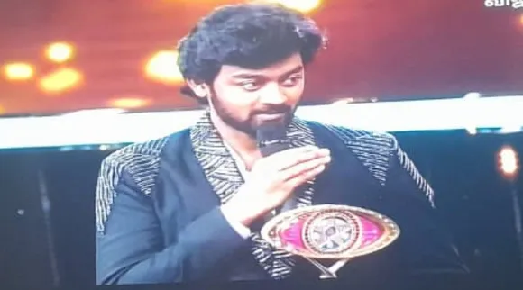 who is Raju Jeyamohan, Bigg Boss Tamil 5 Title winner Raju Jeyamohan, Bigg Boss Tamil 5 Title winner Raju, பிக் பாஸ் சீசன் 5 டைட்டிலை வென்ற ராஜு ஜெயமோகன், ராஜு, பிக் பாஸ் டைட்டில் வின்னர் ராஜு, திரைக்கதை எழுத்தாளர் ராஜு, Raju, Raju Jayamohan, BB Tamil 5, Kamal haasan, vijay tv
