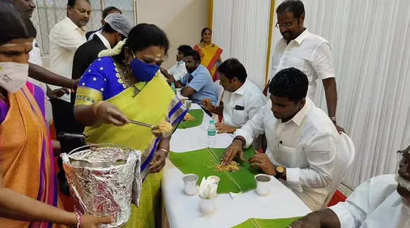 திருமண விழாவில் உணவு பரிமாறிய தமிழிசை: பா.ஜ.க தலைவர்கள் நெகிழ்ச்சி