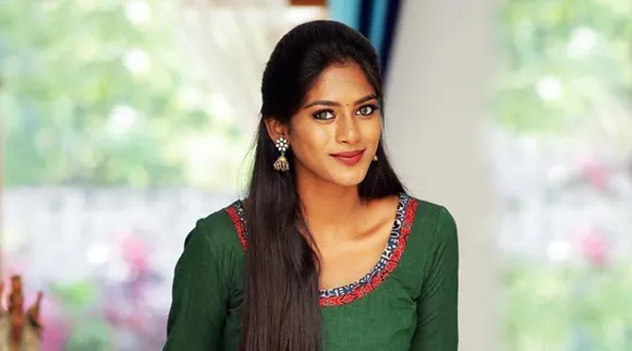சேலை, மாடர்ன் டிரஸ் எதுவானாலும் வினுஷா கெத்துதான் - இணையத்தை கலக்கும் புகைப்படங்கள் - #Photo Gallery