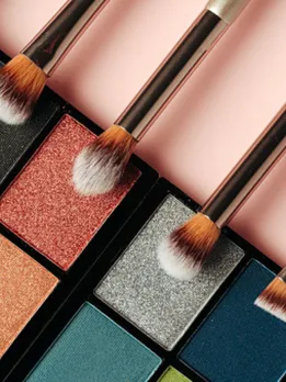 make up 8 - unsplash (1)