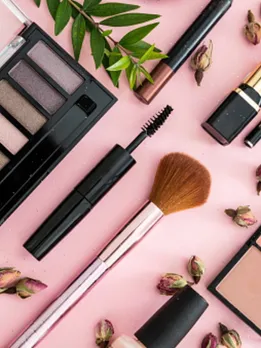 make up 8 - unsplash (1)