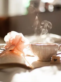 rosemilk tea - unsplash (1)