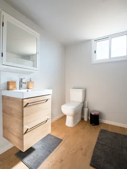 toilet 8 - unsplash (1)