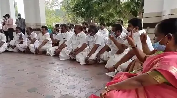 திமுக அரசை கண்டித்து தர்ணா... கோவையில் அதிமுக எம்எல்ஏக்கள் கைது