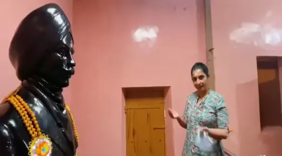 பாரதியார் வீட்டுக்கு திடீர் விசிட் : பாண்டியன் ஸ்டோர்ஸ் நடிகையின் வைரல் வீடியோ