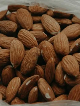 almond flour 4 - unsplash (1)