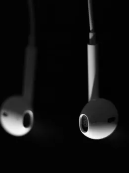 earphones 4 - unspalsh (1)
