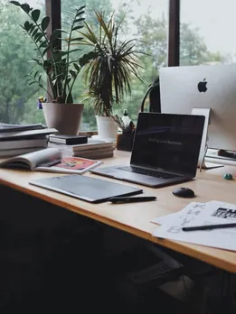 office 4 - unsplash (1)
