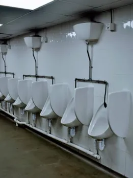 public toilet 4 - unsplash (1)