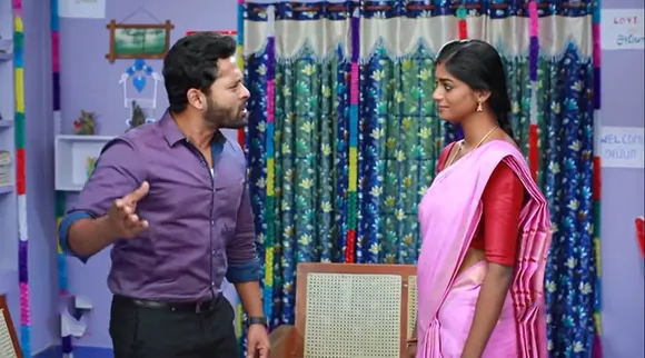 என்ன பாரதி சார் ரொம்பத்தான் அக்கறை...! ஆனா கண்ணம்மா ரொம்ப ஹேப்பி