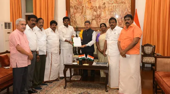 Annamalai presented memorandum to RN Ravi on DMK favouring a private company in a project