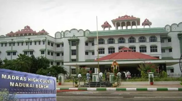 HC Madurai Bench order, Action if Government School Teachers Take private Tuition, அரசுப் பள்ளி ஆசிரியர்கள் டியூஷன் எடுத்தால் நடவடிக்கை, ஐகோர்ட் மதுரை கிளை அதிரடி உத்தரவு, தமிழ்நாடு பள்ளிக் கல்வித் துறை, Tamilnadu school education department