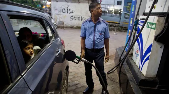 எண்ணெய் இறக்குமதி குறித்து மற்ற நாடுகள் ஆலோசனை கூற வேண்டாம் - இந்தியா திட்டவட்டம்
