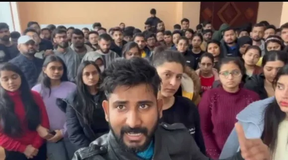 தண்ணீருக்காக ஐஸ் கட்டியை கொதிக்க வைத்தோம் : உக்ரைனில் தவிக்கும் இந்தியர்கள்