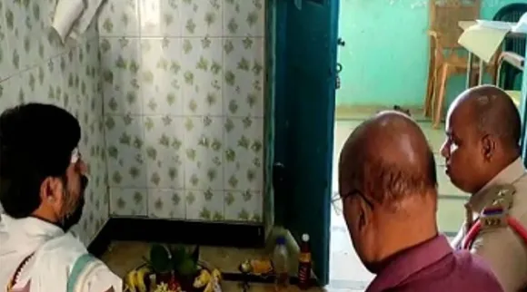 சட்டம்-ஒழுங்கை காப்பாற்ற போலீஸார் சிறப்பு பூஜை! வைரலாகி வரும் வீடியோ