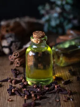 clove oil 1 - unsplash (1)