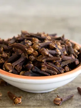 cloves 8 - unsplash (1)