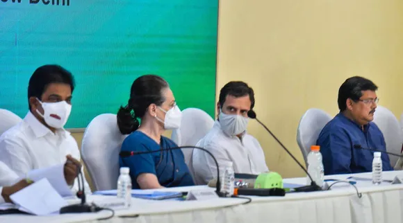 காங்கிரஸ் கட்சியின் தலைவராக சோனியா காந்தி நீடிப்பார் - காரியக் கமிட்டி கூட்டத்தில் முடிவு