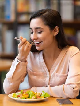 eating 12 - unsplash (1)