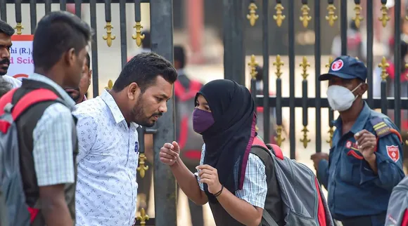 'பரபரப்பாக்க வேண்டாம்' - ஹிஜாப் விவகாரத்தை அவசரமாக விசாரிக்க சுப்ரீம் கோர்ட் மறுப்பு