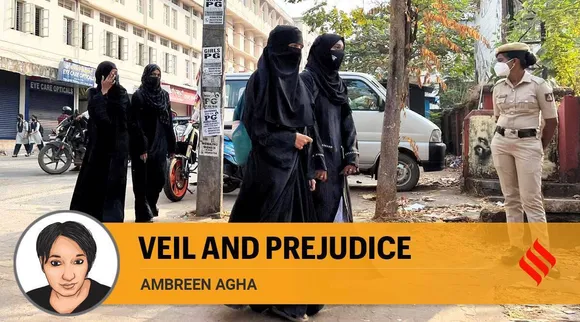 Hijab verdict, Hijab row, Hijab controversy, Karnataka HC, ஹிஜாப் தீர்ப்பு, முஸ்லீம் பெண்களை மேலும் விளிம்பிற்கு மட்டுமே தள்ளும், ஹிஜாப் சர்ச்சை, கர்நாடகா, ஹிஜாப் தடை, Hijab verdict will only push Muslim women further to margins, Hijab row in karnataka