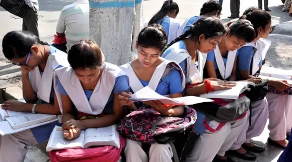 மாணவ, மாணவிகள் ஷாக்... பள்ளிகளில் வேலைவாய்ப்பு பதிவு நடைமுறை ரத்து!