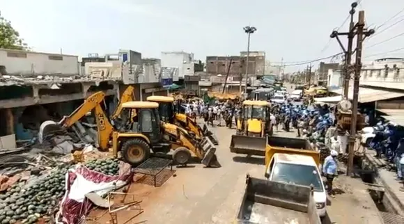 ராம நவமி ஊர்வலத்தில் வன்முறை… PMAY திட்டத்தில் கட்டிய வீட்டை இடித்த அதிகாரிகள்