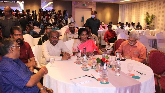என்னைவிட வலிமையானவர் யார்? தமிழிசை கேள்வி