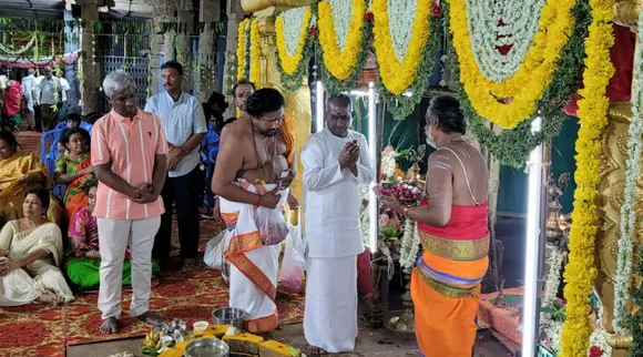 ஆயுள் விருத்திக்கு ஹோமம்: திருக்கடையூர் கோவிலில் இளையராஜா; படங்கள்