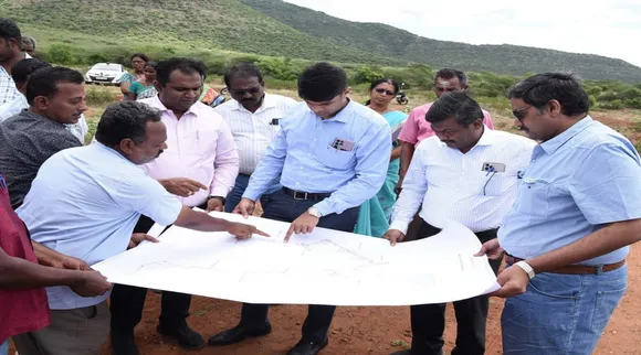 கீழக்கரை, சின்ன இலந்தை குளம்... பிரம்மாண்ட ஜல்லிக்கட்டு மைதானம் அமைவது எங்கே? அதிகாரிகள் ஆய்வு