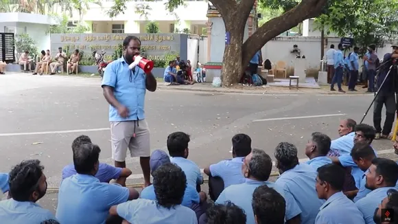 "பணி நிரந்தரம் வேண்டும்" - துப்புரவுத் தொழிலாளர்கள் போராட்டம்