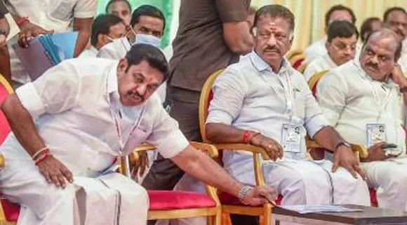 Supreme Court orders Edappadi Palaniswami to respond to OPS petition on AIADMK tussle