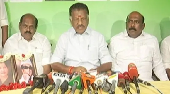 ops press meet, o panneerselvam, aiadmk, tamilndu, single leadership for aiadmk, no need single leadership for aiadmk, pm modi insist, o panneerselvam, eps, sasikala, ஒற்றைத் தலைமை தேவையில்லை, பிரதமர் வற்புறுத்தியதால் துணை முதல்வர் பதவி ஏற்றேன், ஓபிஎஸ் பரபரப்பு பேட்டி, அதிமுக, ஓபிஎஸ், இபிஎஸ்