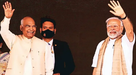 மோடியை வரவேற்க ஹெலிபேடிற்கு சென்ற குடியரசுத் தலைவர் - என்ன காரணம்?