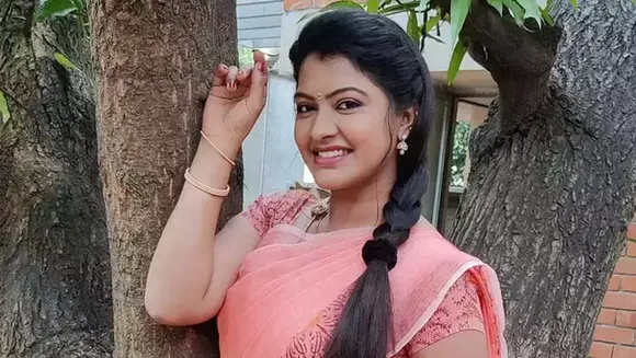 2-வது திருமணத்திற்கு தயாரான சின்னத்திரை நடிகை : மாப்பிள்ளை இயக்குனராமே!