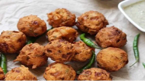 இட்லி மாவு இருந்தாப் போதும்... இன்ஸ்டன்ட் போண்டா இப்படி செய்யுங்க!
