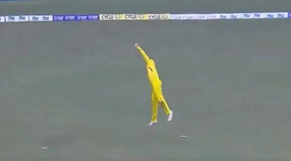Watch viral video: brilliant one-handed catch by Warner stuns Ashton Agar