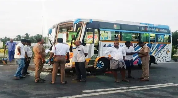 சென்னை ஆர்ப்பாட்டத்திற்கு புறப்பட்ட மாற்றுத் திறனாளிகள் 14 பேர் காயம்: சமயபுரம் அருகே வேன் விபத்து