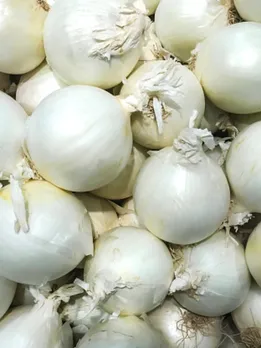 white onion 2 - unsplash (1)