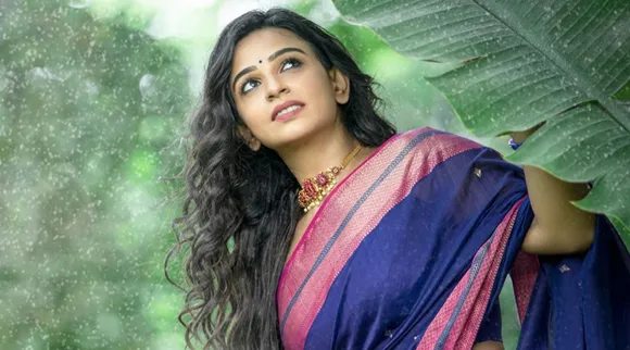அழகின் பிரபஞ்சம்... திவ்யா கணேஷ் வைரல் க்ளிக்ஸ்