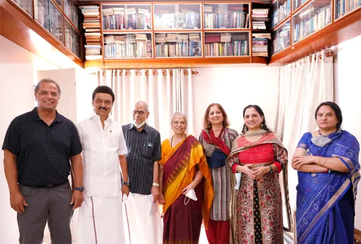 கோபாலபுரத்தின் முன்னாள் உரிமையாளருக்கு வீட்டை சுற்றிக்காட்டிய முதல்வர் ஸ்டாலின்