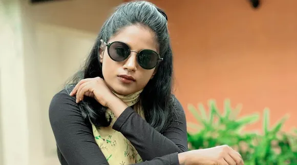 ஆசைகளும்.. கனவுகளும்... சுந்தரி கேப்ரியல்லாவின் வித்தியாசமான போட்டோஸ்