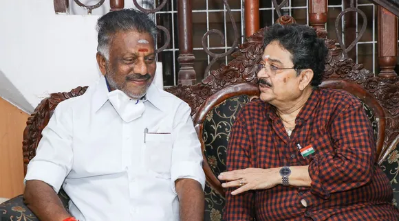 திடீரென எஸ்.வி சேகர் வீட்டுக்குச் சென்ற ஓ.பி.எஸ்: என்ன காரணம்?