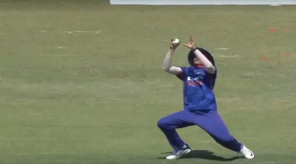 Shubman Gill takes a stunning catch in IND VS ZIM 1st odi, video goes viral