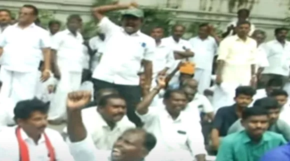 Anna Arivalayam, DMK, DMK funcationaries protest, DMK, Tamilnadu, திமுகவினர் ஆர்ப்பாட்டம், அண்ணா அறிவாலயம், திமுக