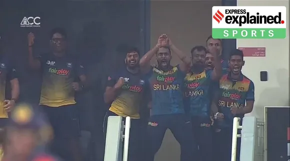 What’s the origin of the Naagin dance, and how did it become a symbol of rivalry between sl and ban