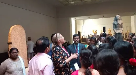தமிழக அரசுப் பள்ளி மாணவர்களுக்கு துபாய் சுற்றுலா: பிரபல கோவில், மியூசியம் என பார்த்து வியப்பு