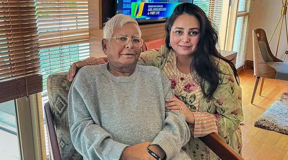 Lalu Yadav news, Lalu Yadav news updates, Lalu Yadav news now, Lalu Prasad Yadav, Lalu Yadav kidney donation news, லாலு பிரசாத் யாதவுக்கு சிறுநீரக தானம் செய்யும் மகள், லாலு பிரசாத், லாலு பிரசாத் யாதவ், Lalu Yadav daughters news, Tamil indian express