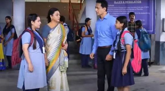இனியாவா..? மயூவா..? செக் வைத்த ராதிகா... நெருக்கடியில் கோபி