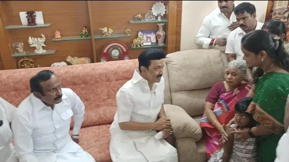 மறைந்த முன்னாள் சட்டமன்ற உறுப்பினர் இல்லத்திற்கு சென்று முதல்வர் ஆறுதல்